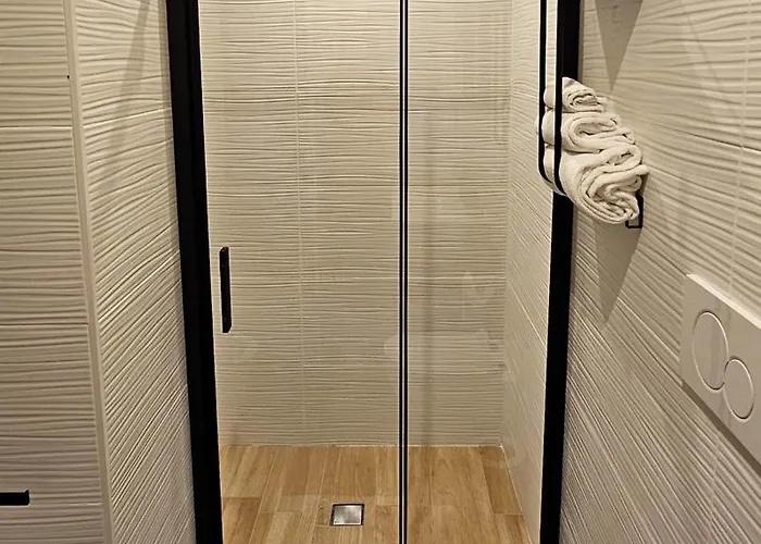 Lux Beach Apartment Black